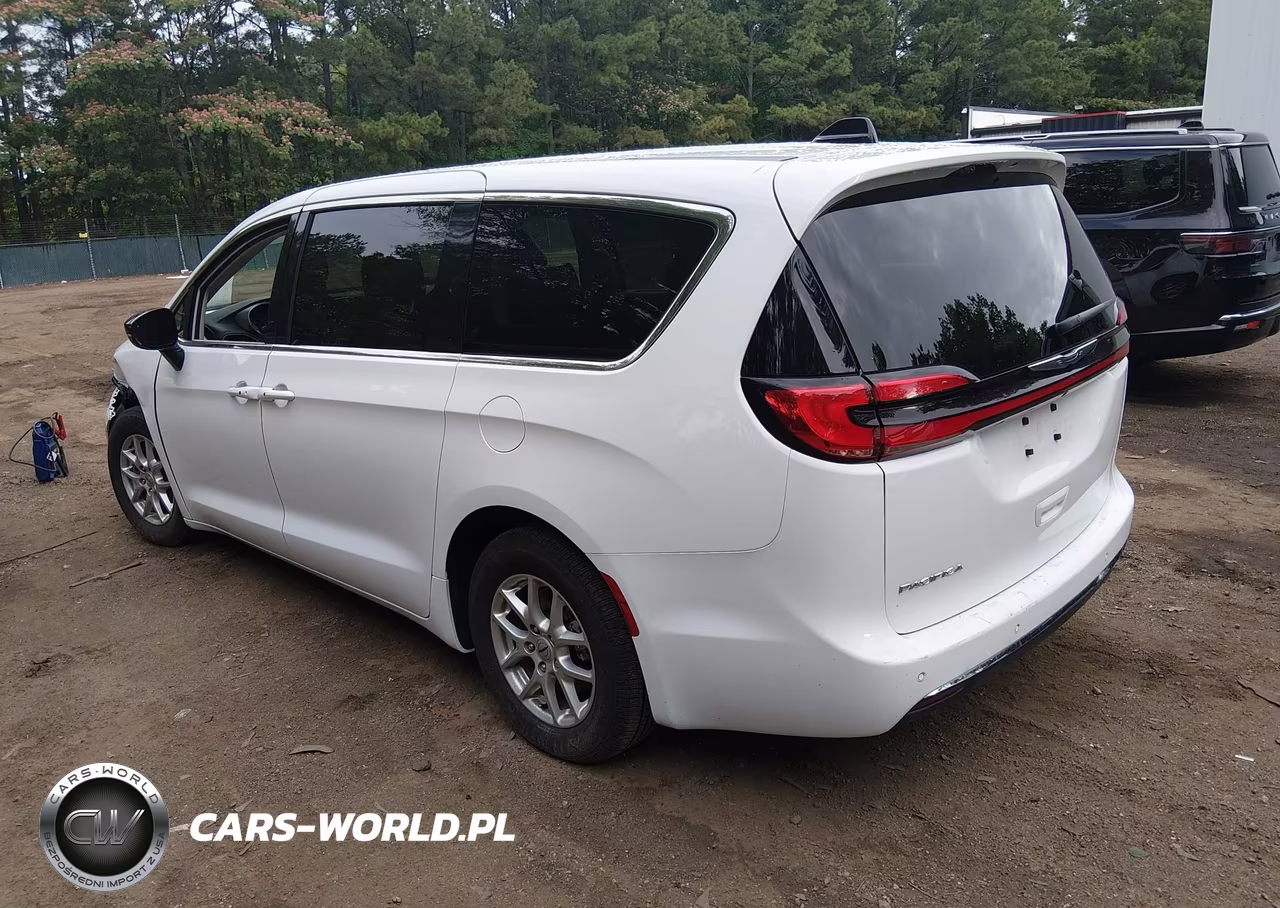 2024 Chrysler Pacifica Touring L VIN:2C4RC1BG4RR165325 - 3