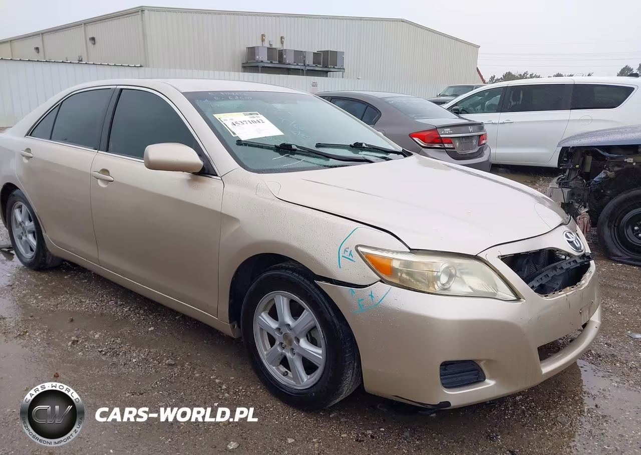 2010 Toyota Camry Le – zdjęcie 1 z 12