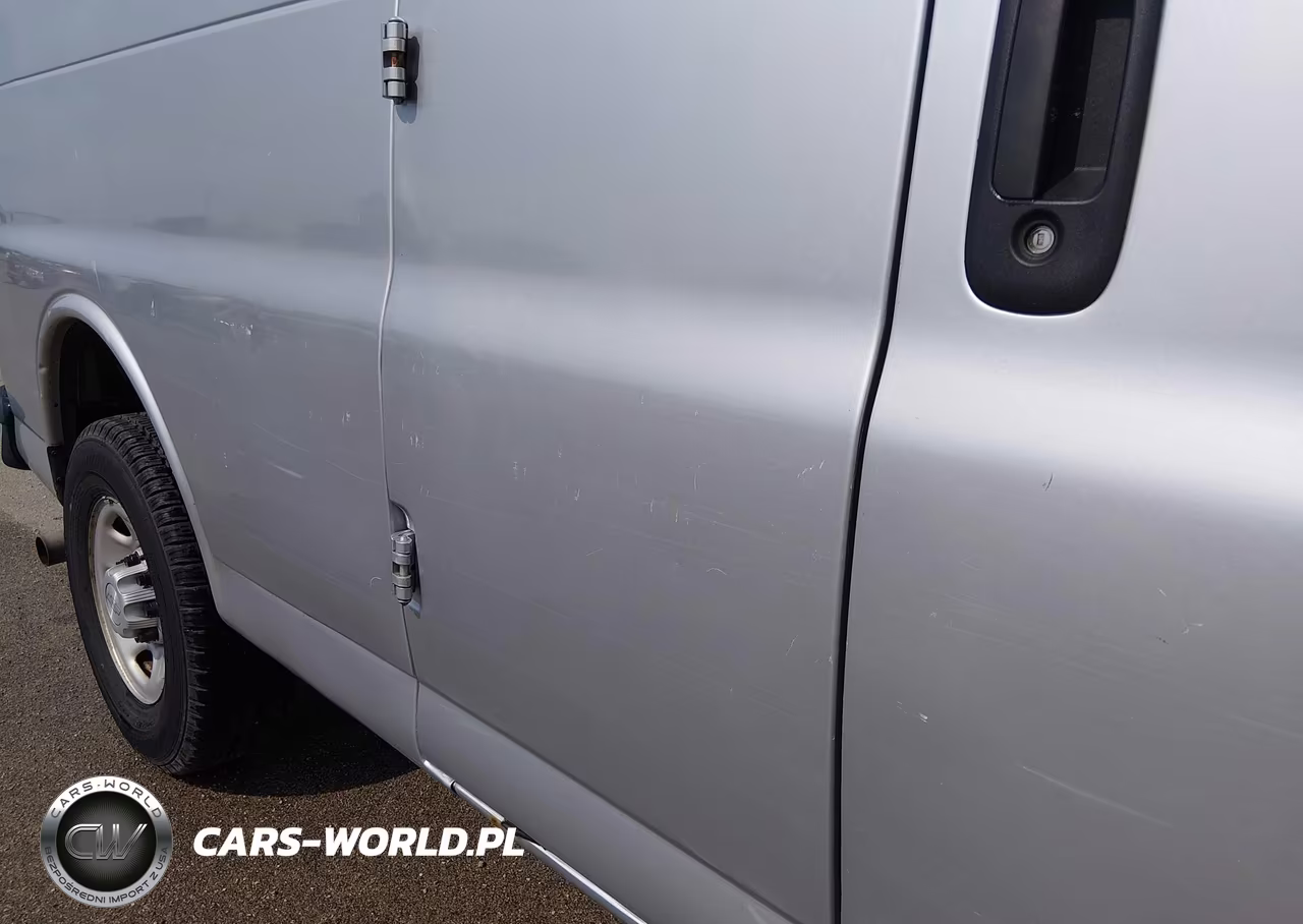 2018 Chevrolet Express 3500 Work Van VIN:1GCZGHFG1J1334085 - 12