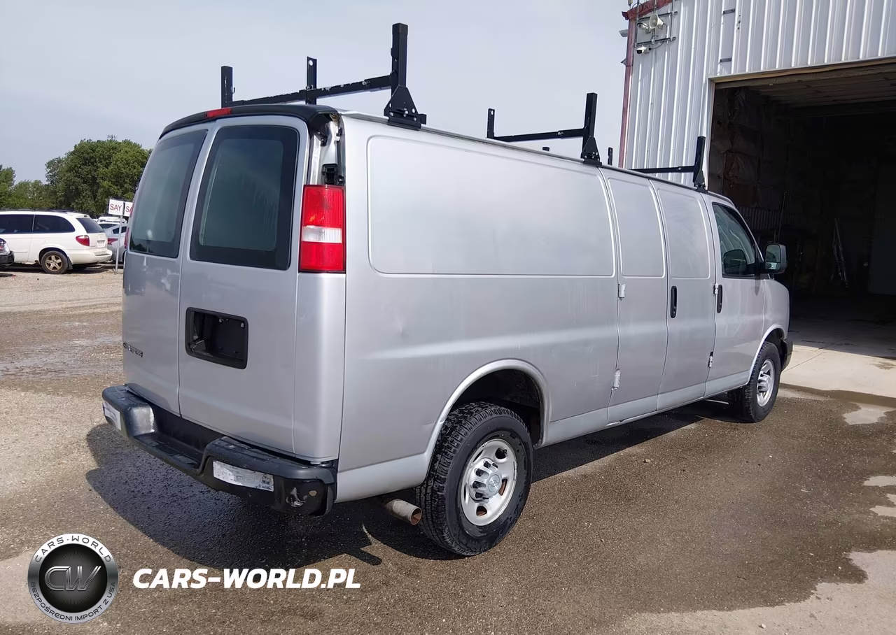 2018 Chevrolet Express 3500 Work Van VIN:1GCZGHFG1J1334085 - 4