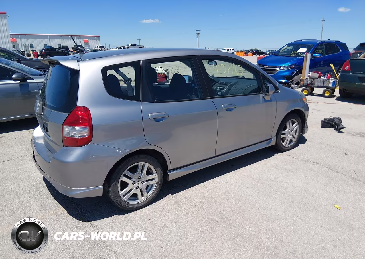 2008 Honda Fit Sport VIN:JHMGD37628S011353 - 4