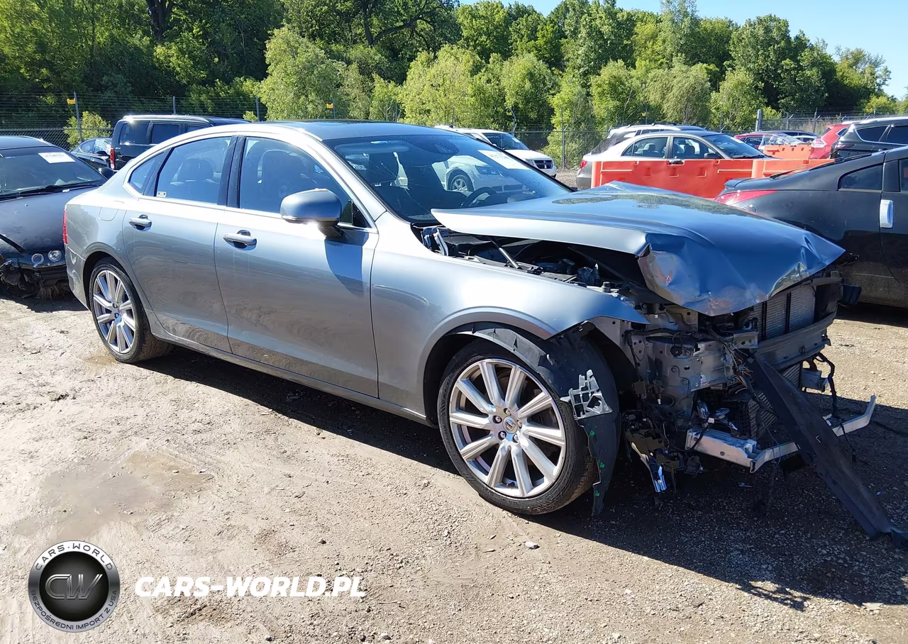 2017 Volvo S90 T6 Momentum