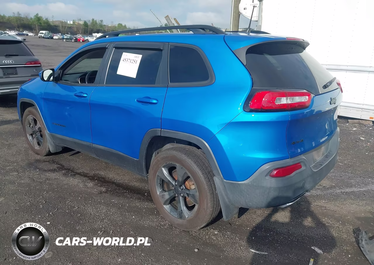 2018 Jeep Cherokee Latitude 4X4 VIN:1C4PJMCX9JD546799 - 3
