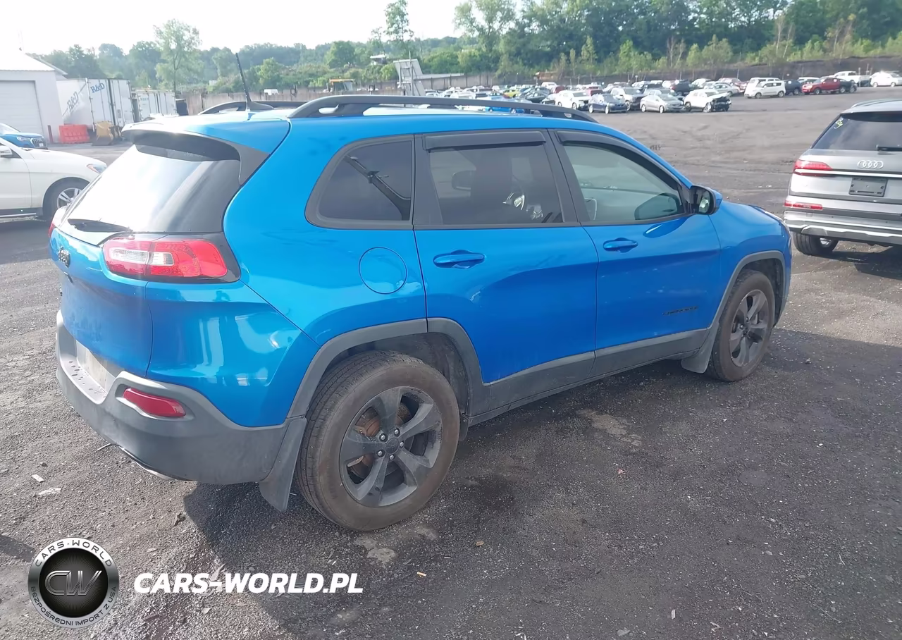 2018 Jeep Cherokee Latitude 4X4 VIN:1C4PJMCX9JD546799 - 4