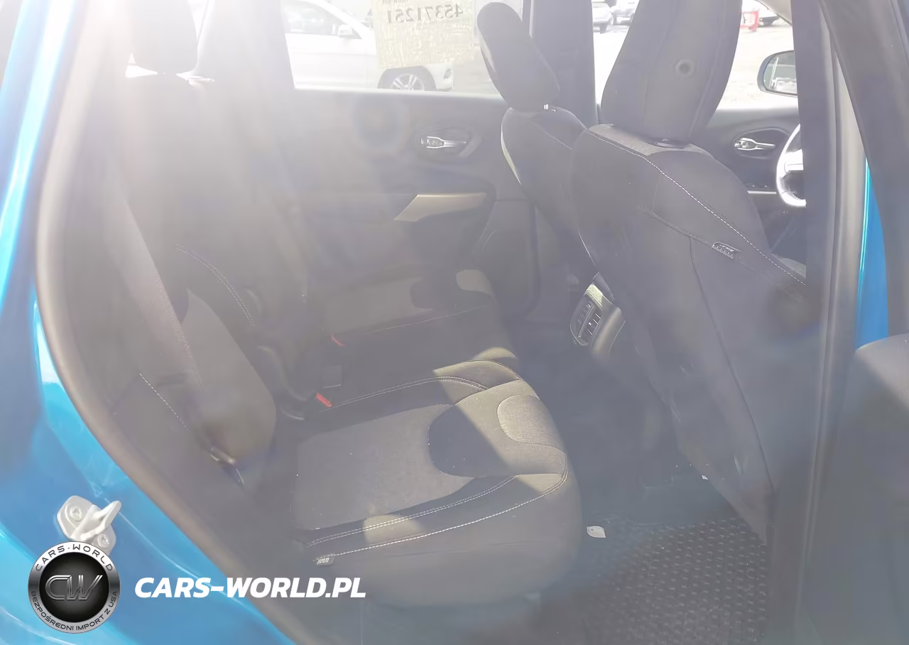 2018 Jeep Cherokee Latitude 4X4 VIN:1C4PJMCX9JD546799 - 8