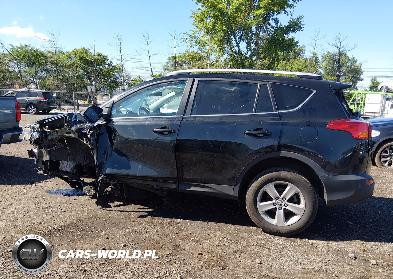 2015 Toyota Rav4 Xle VIN:2T3RFREV0FW240331 - 14