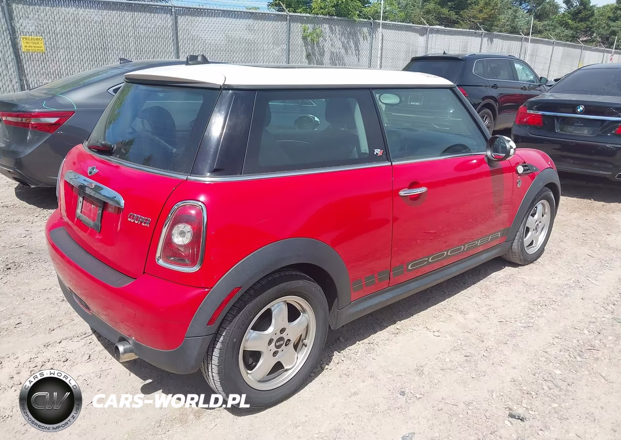 2009 Mini Cooper VIN:WMWMF33529TW72790 - 4