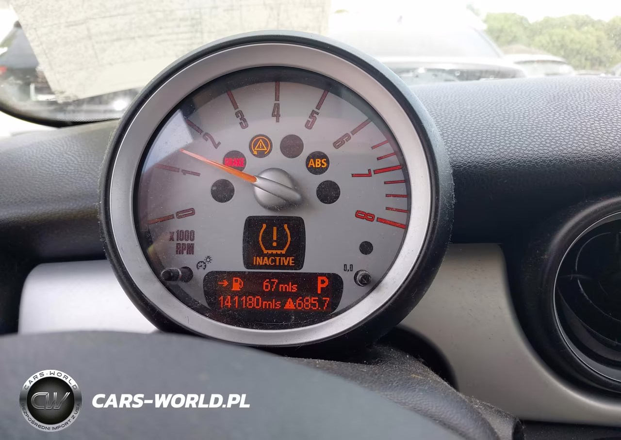 2009 Mini Cooper VIN:WMWMF33529TW72790 - 7