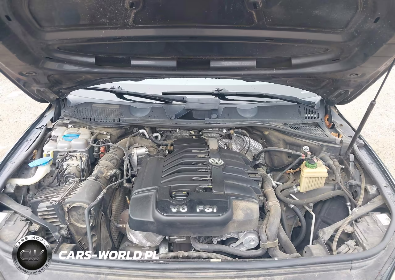 2015 Volkswagen Touareg V6 Lux VIN:WVGEF9BP8FD005558 - 10