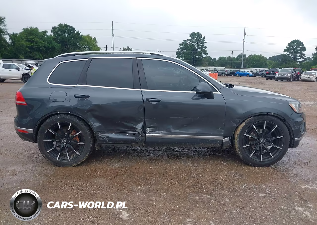 2015 Volkswagen Touareg V6 Lux VIN:WVGEF9BP8FD005558 - 14
