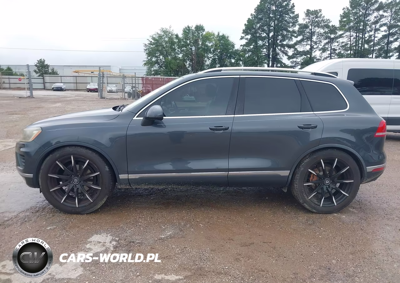 2015 Volkswagen Touareg V6 Lux VIN:WVGEF9BP8FD005558 - 15