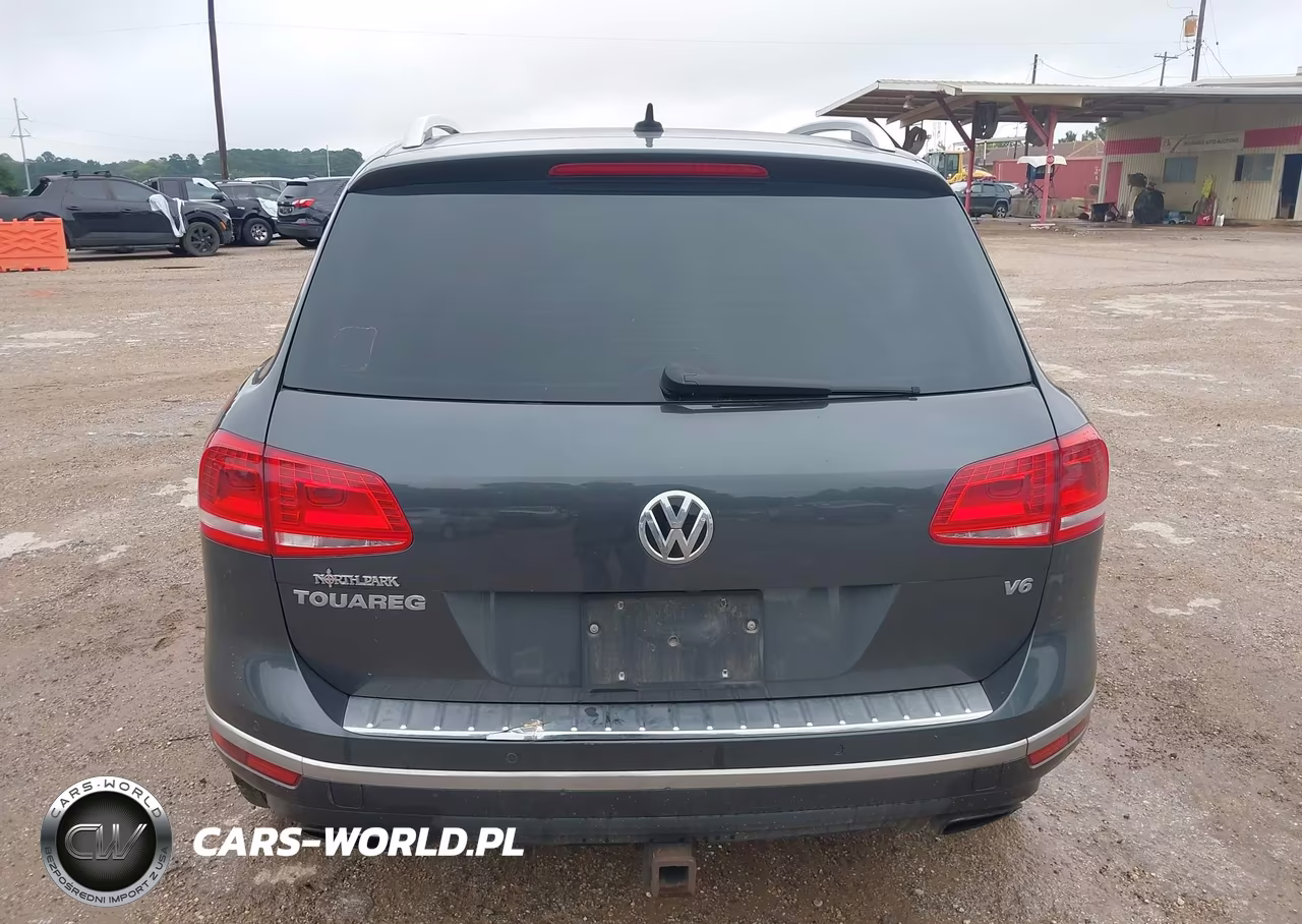 2015 Volkswagen Touareg V6 Lux VIN:WVGEF9BP8FD005558 - 17
