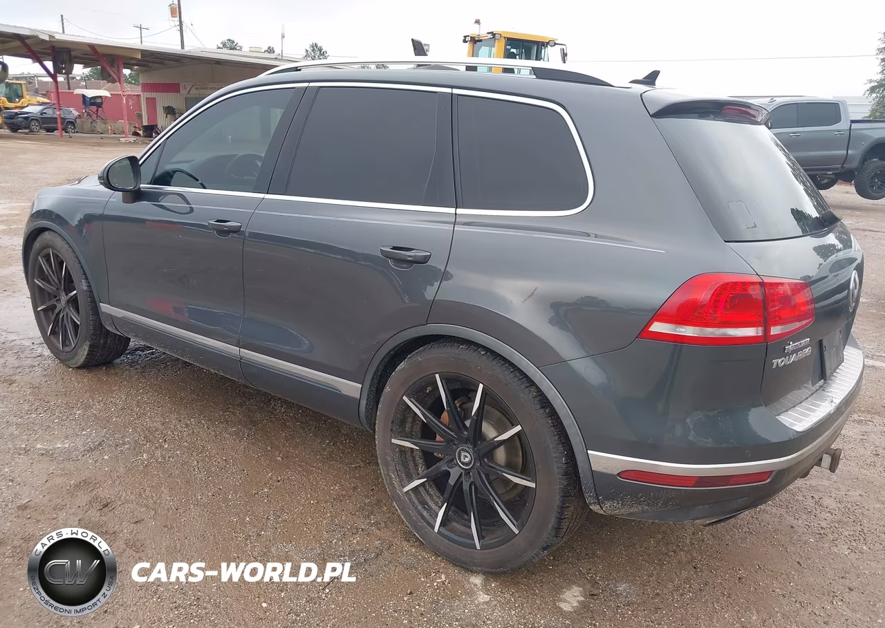 2015 Volkswagen Touareg V6 Lux VIN:WVGEF9BP8FD005558 - 3