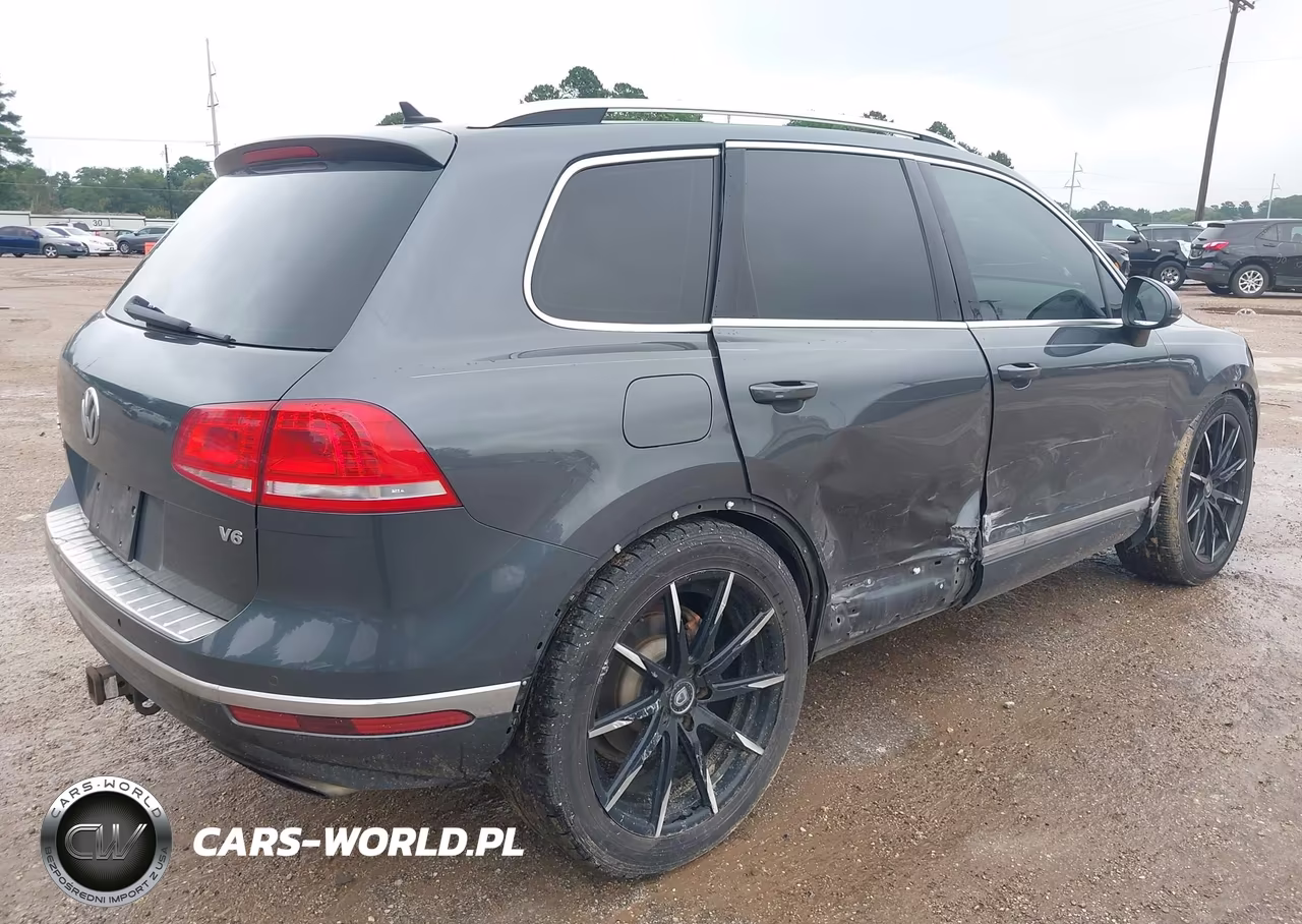 2015 Volkswagen Touareg V6 Lux VIN:WVGEF9BP8FD005558 - 4