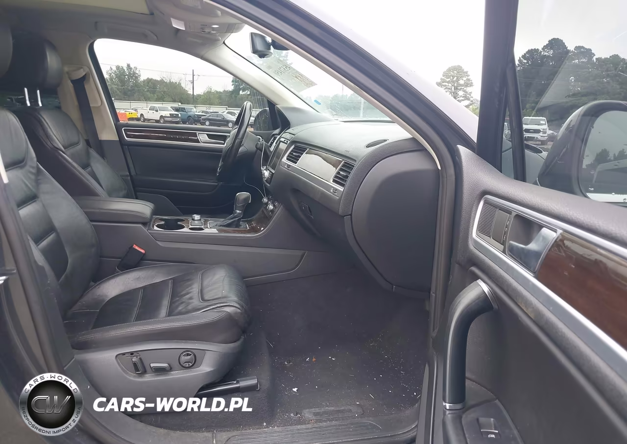 2015 Volkswagen Touareg V6 Lux VIN:WVGEF9BP8FD005558 - 5