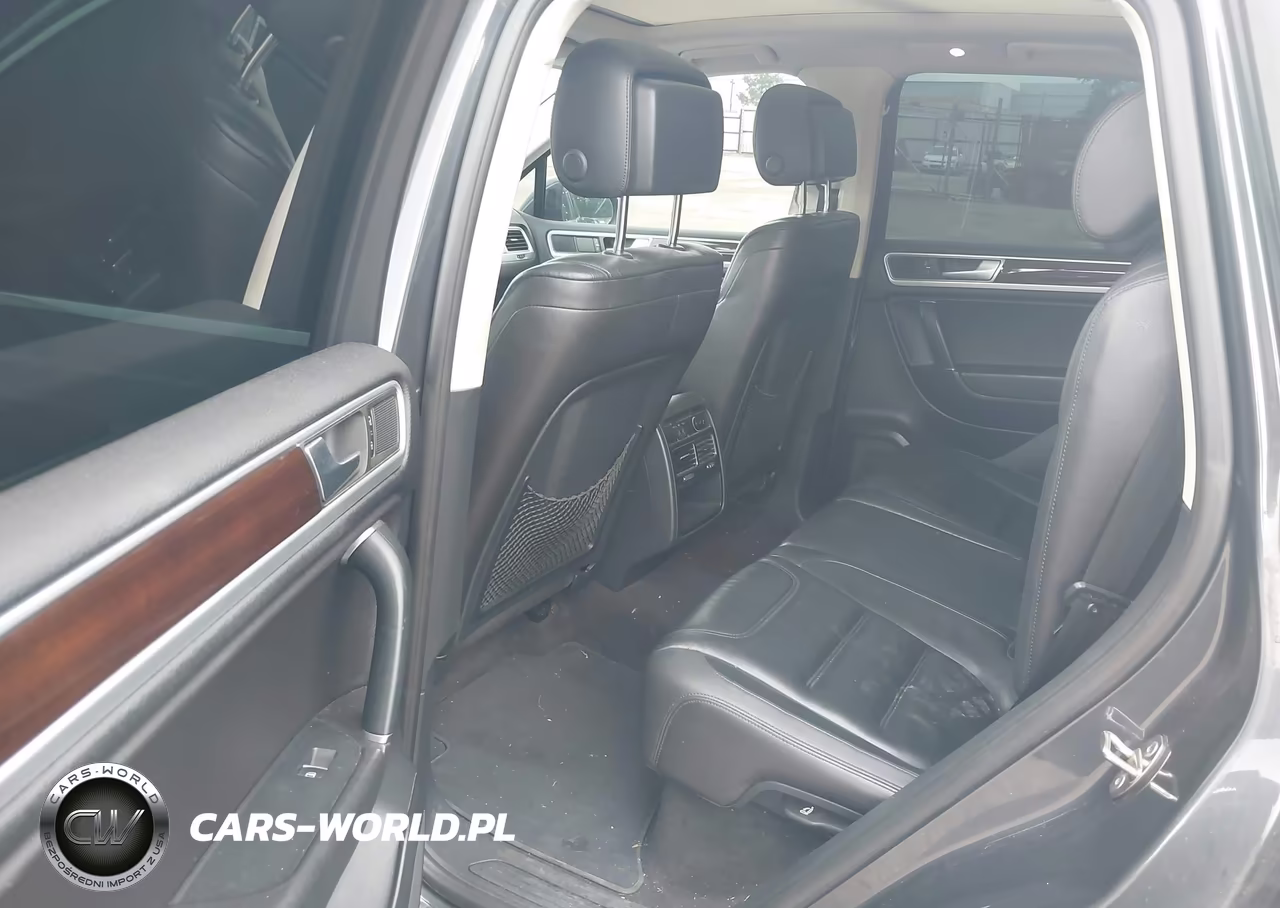 2015 Volkswagen Touareg V6 Lux VIN:WVGEF9BP8FD005558 - 8