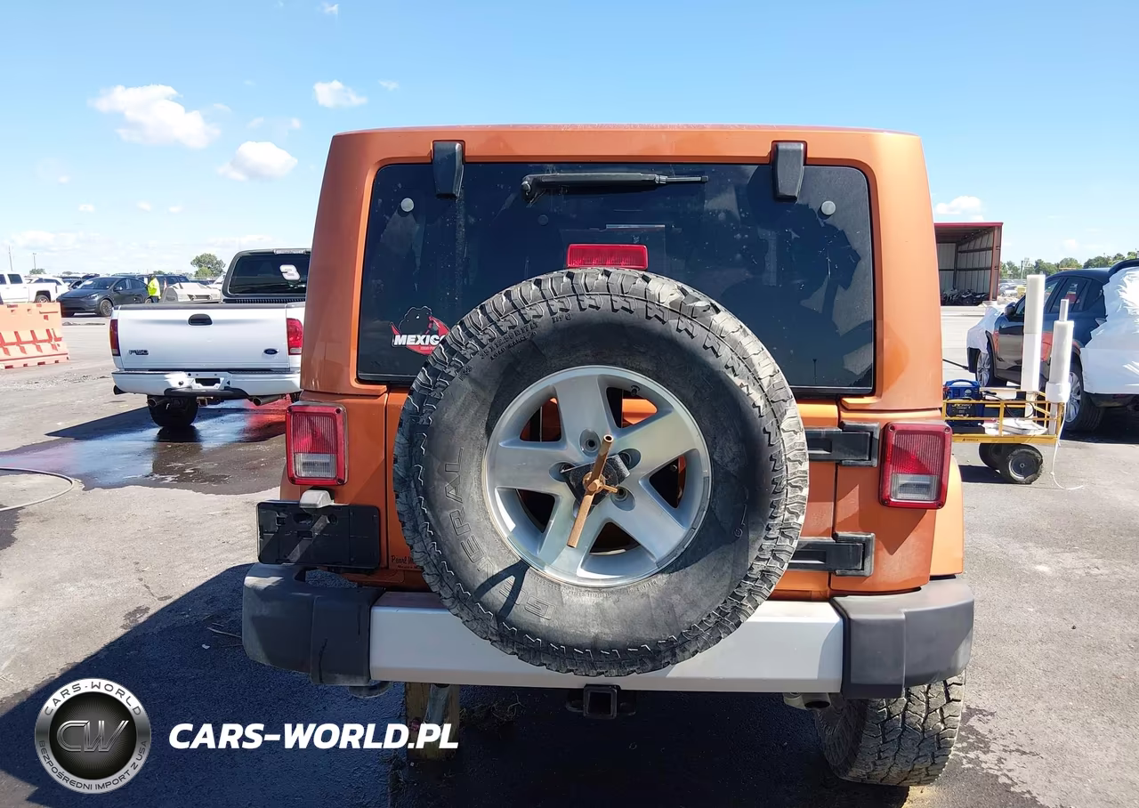 2011 Jeep Wrangler Sahara VIN:1J4AA5D18BL562080 - 16