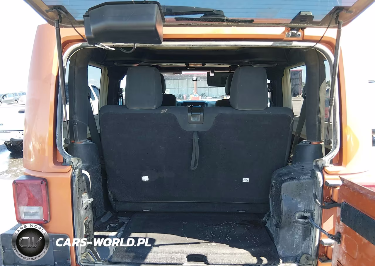 2011 Jeep Wrangler Sahara VIN:1J4AA5D18BL562080 - 17