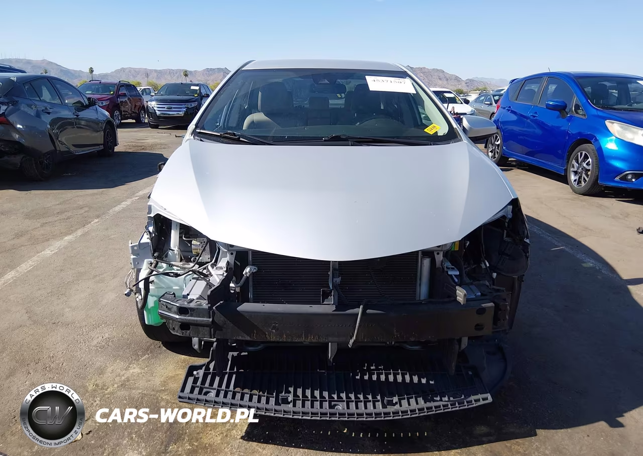2018 Toyota Corolla Le VIN:2T1BURHE1JC117868 - 13