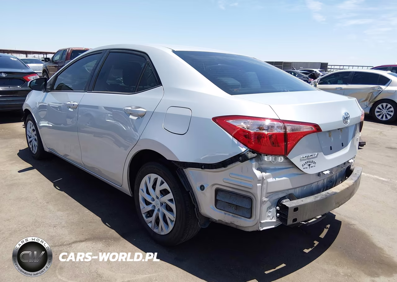 2018 Toyota Corolla Le VIN:2T1BURHE1JC117868 - 3