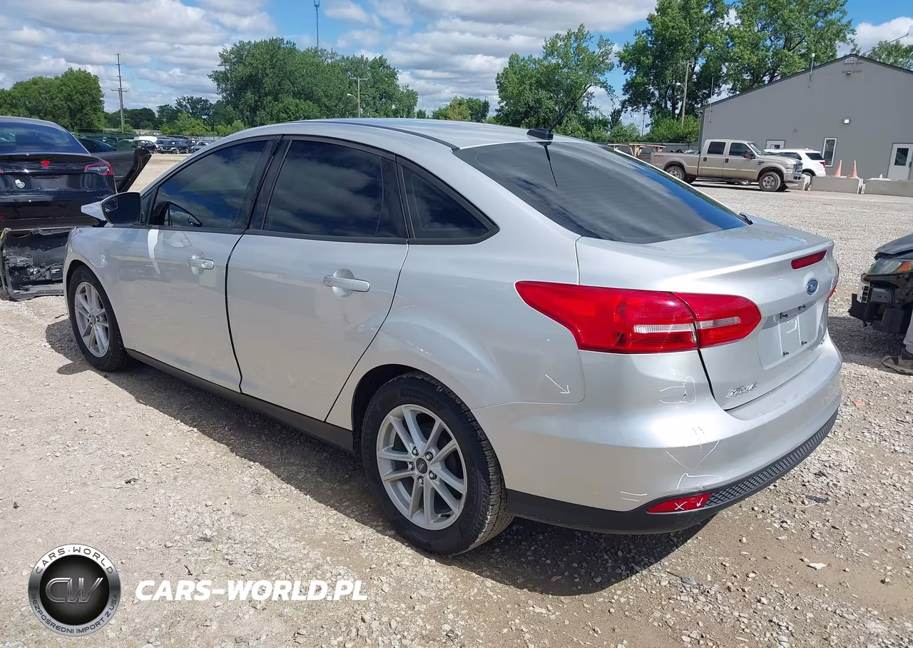 2018 Ford Focus Se VIN:1FADP3F25JL288451 - 3