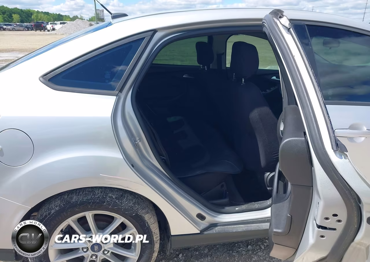 2018 Ford Focus Se VIN:1FADP3F25JL288451 - 8
