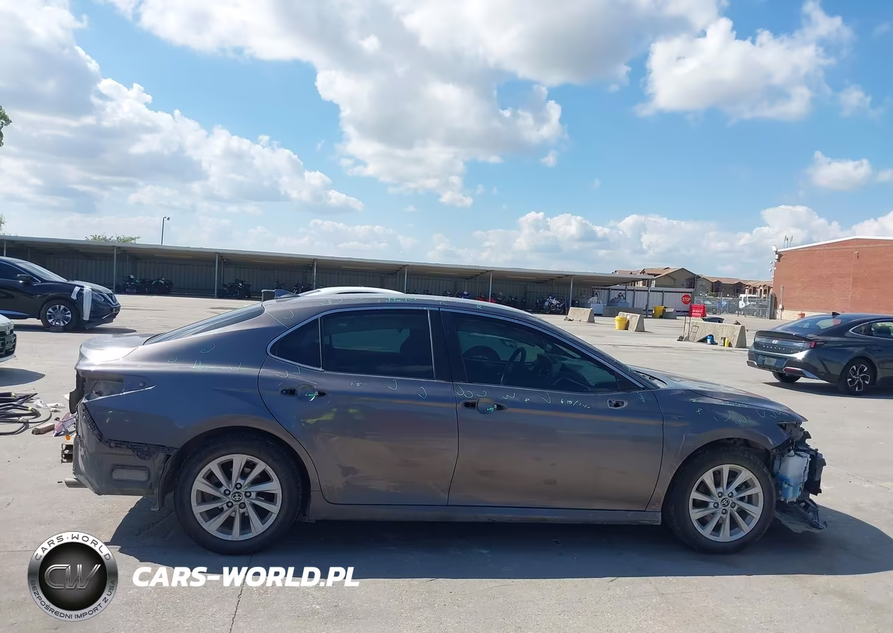 2023 Toyota Camry Le VIN:4T1C11AKXPU828040 - 13