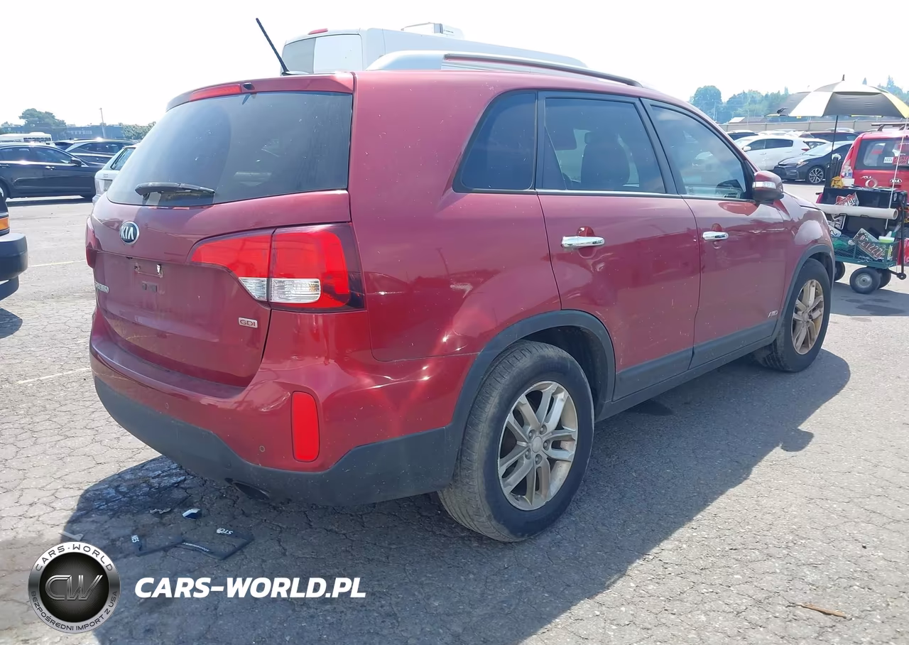2015 Kia Sorento Lx VIN:5XYKTCA68FG585286 - 4