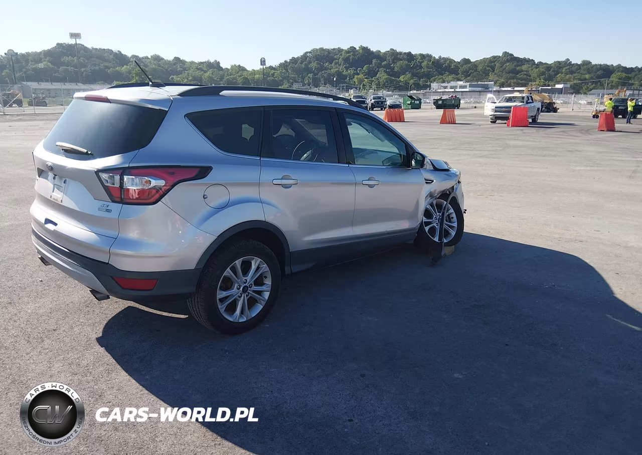 2018 Ford Escape Se VIN:1FMCU9GDXJUC38135 - 4