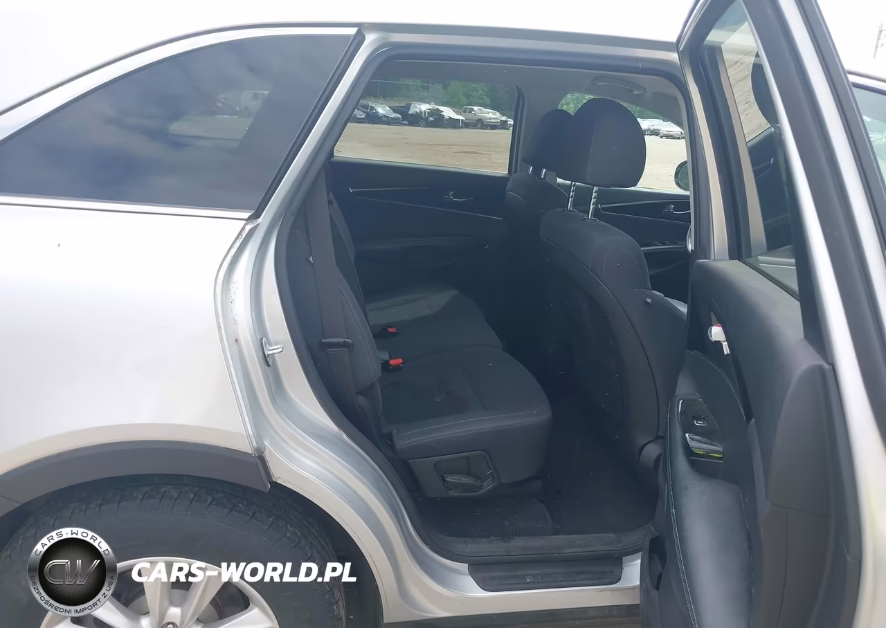 2019 Kia Sorento 3.3L Lx VIN:5XYPGDA54KG447682 - 8