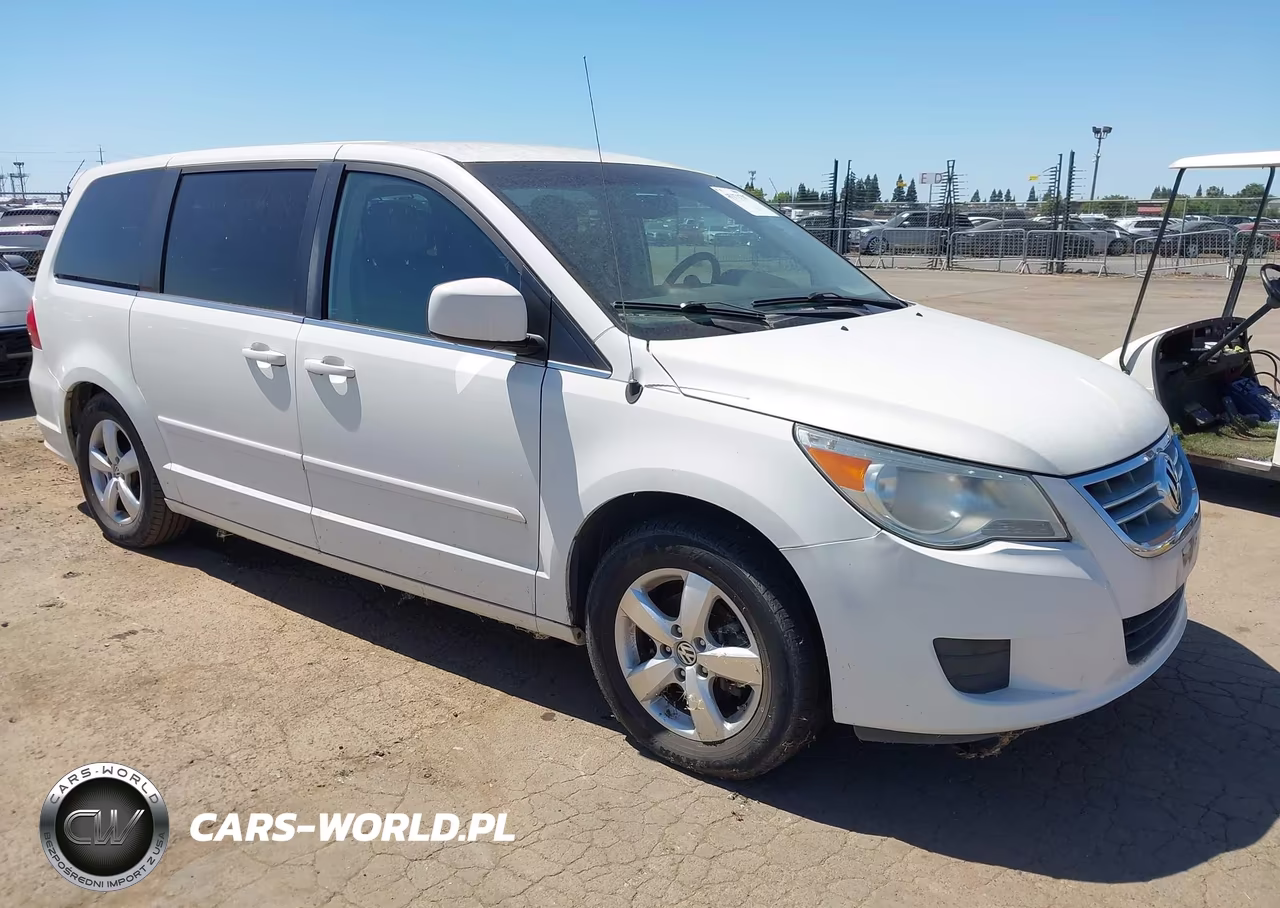 2010 Volkswagen Routan Se