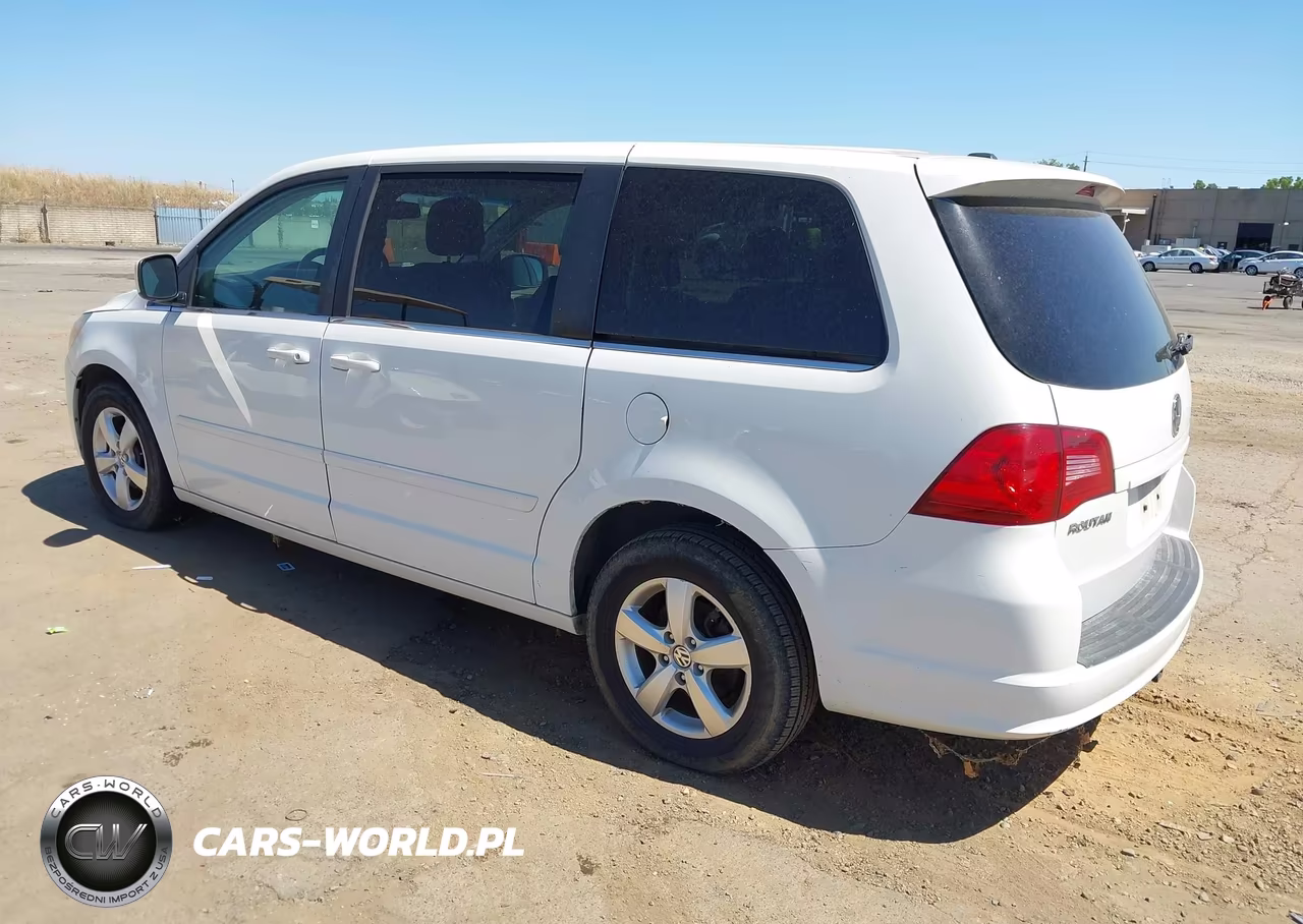 2010 Volkswagen Routan Se VIN:2V4RW3D1XAR268271 - 3