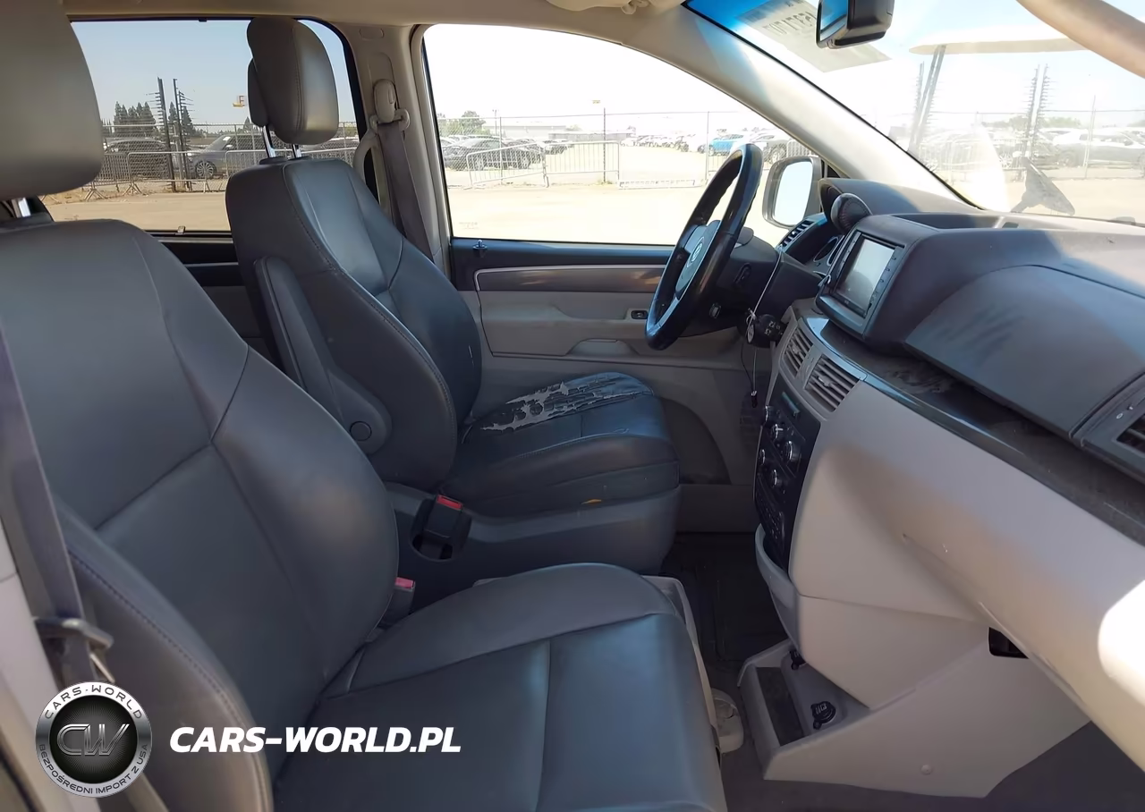 2010 Volkswagen Routan Se VIN:2V4RW3D1XAR268271 - 5