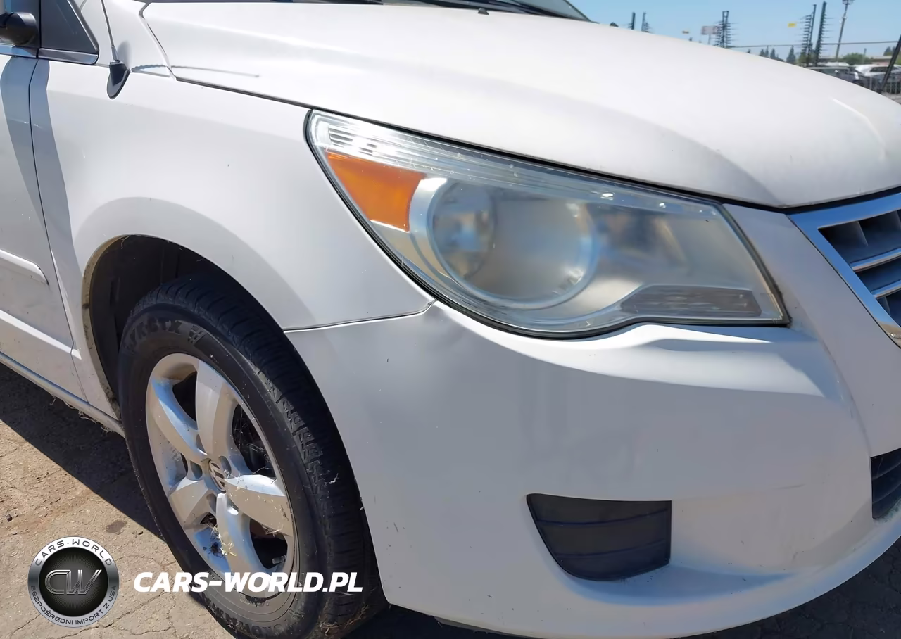 2010 Volkswagen Routan Se VIN:2V4RW3D1XAR268271 - 6