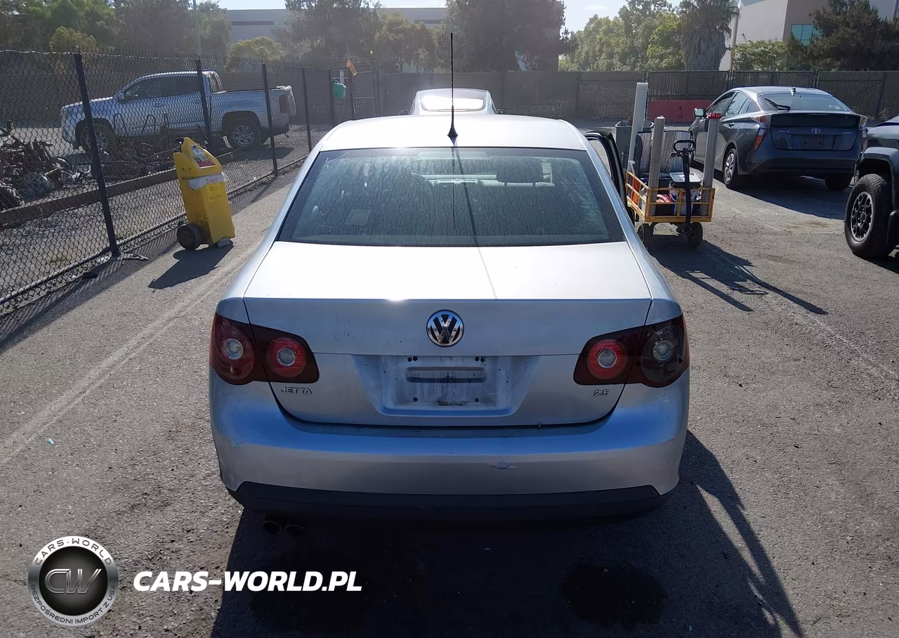2010 Volkswagen Jetta S VIN:3VWJZ7AJ6AM095363 - 19