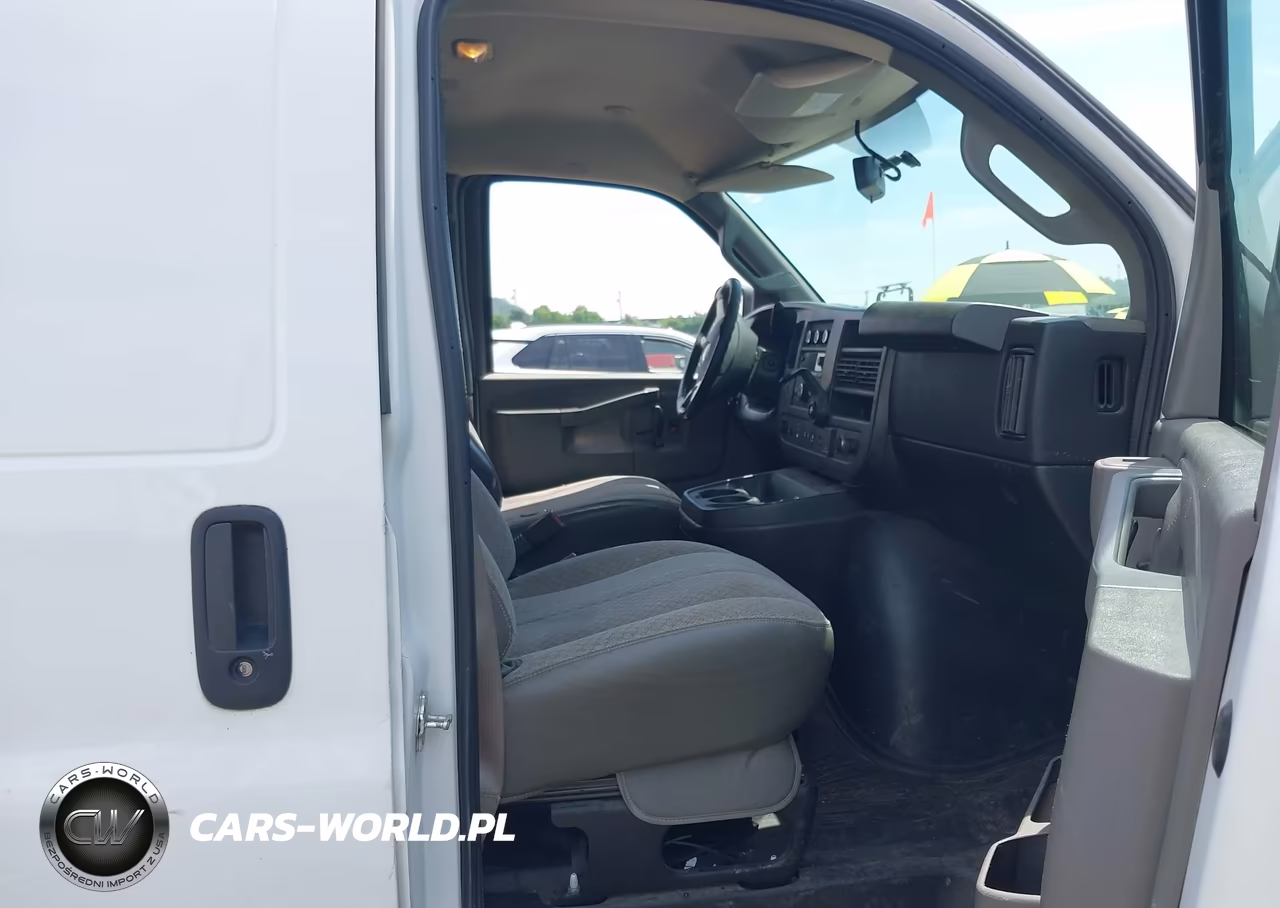 2017 Chevrolet Express 2500 Work Van VIN:1GCWGAF19H1350759 - 5