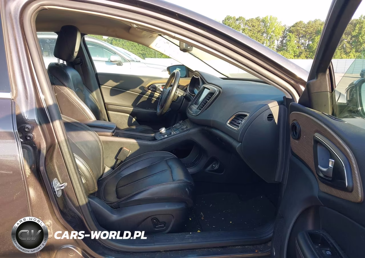 2015 Chrysler 200 C VIN:1C3CCCCGXFN509933 - 5