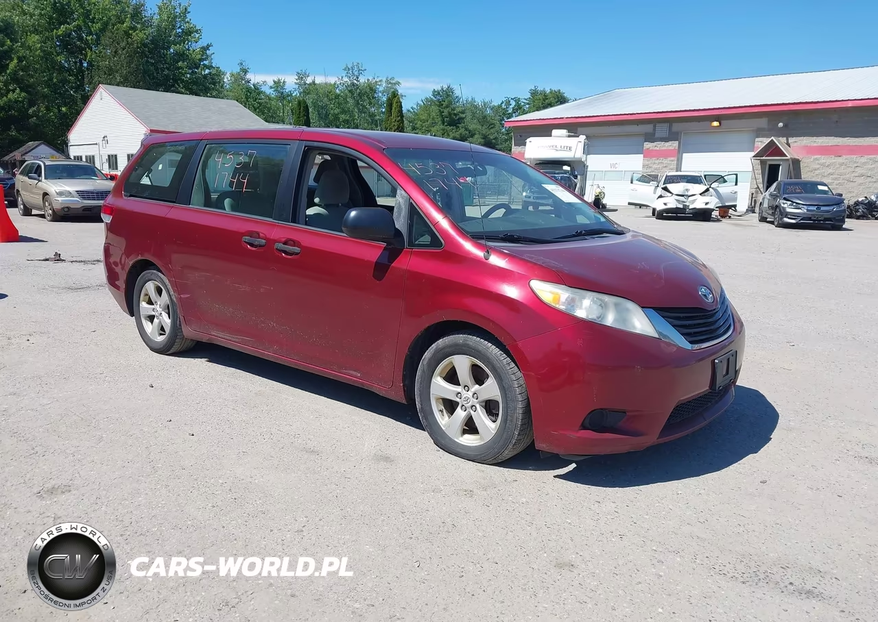 2011 Toyota Sienna Base V6