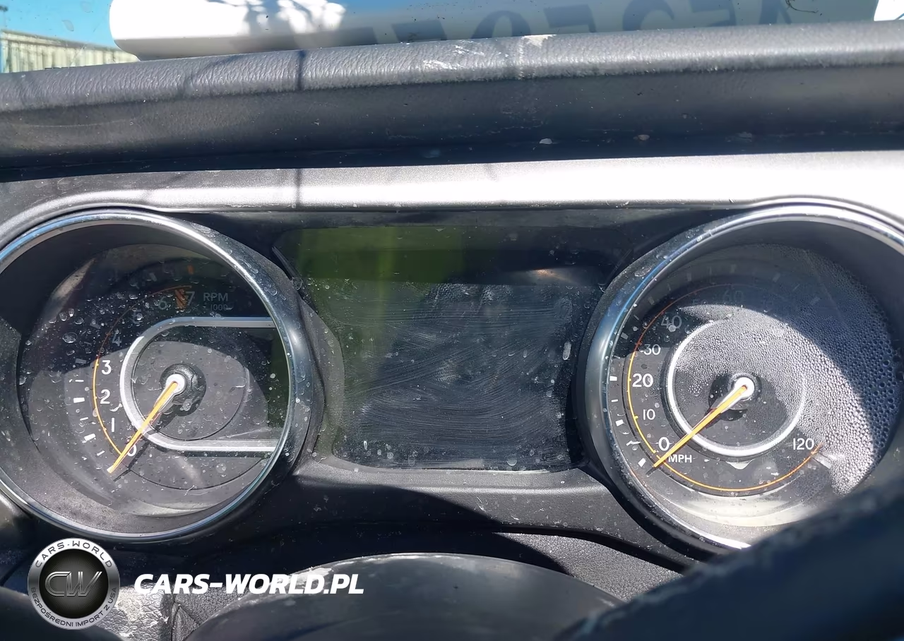 2021 Jeep Wrangler Unlimited Sahara 4X4 VIN:1C4HJXEG3MW660373 - 7