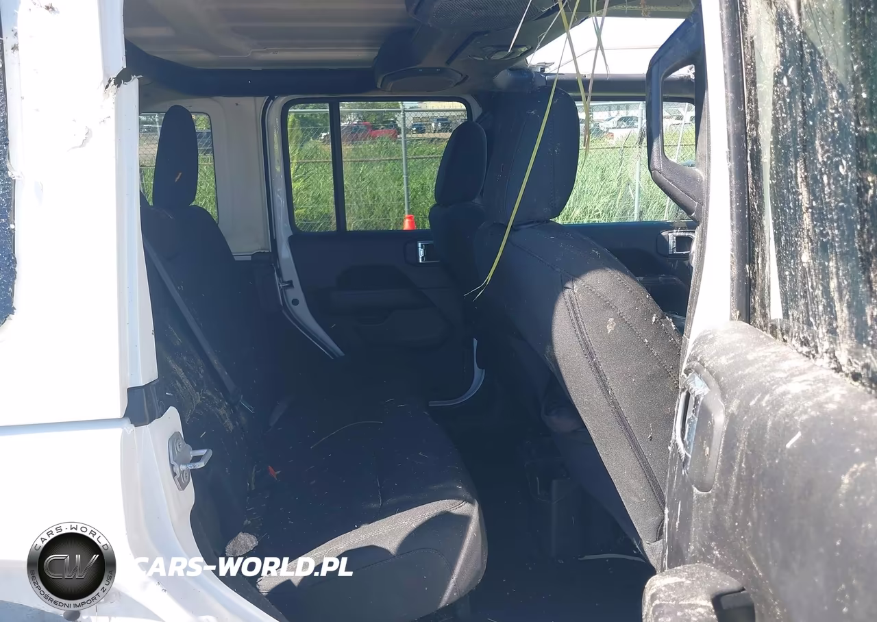 2021 Jeep Wrangler Unlimited Sahara 4X4 VIN:1C4HJXEG3MW660373 - 8