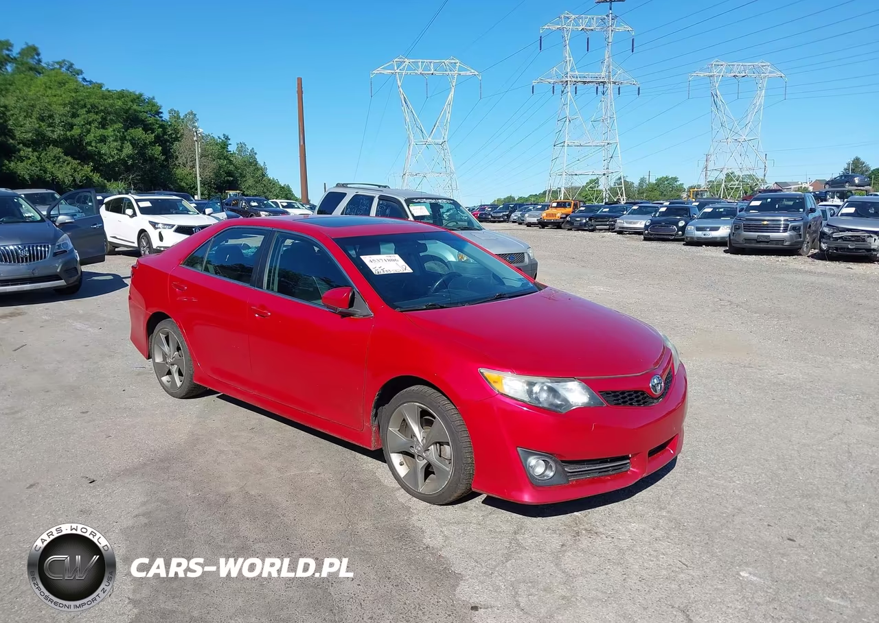 2012 Toyota Camry Se V6 – zdjęcie 1 z 17