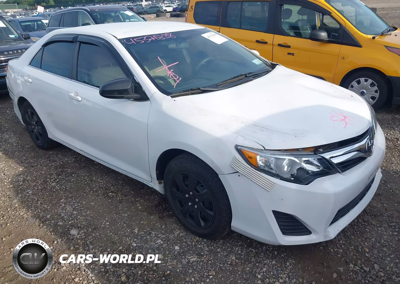 2014 Toyota Camry Le – zdjęcie 1 z 17