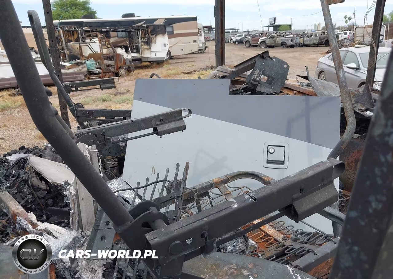 2004 Freightliner Chassis X Line Motor Home VIN:4UZAAHDC94CM79443 - 5