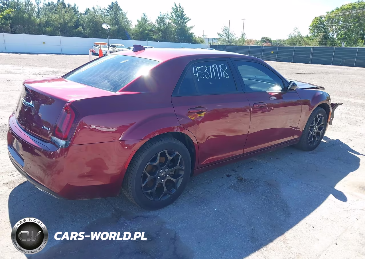 2019 Chrysler 300 Touring Awd VIN:2C3CCARG4KH603661 - 4