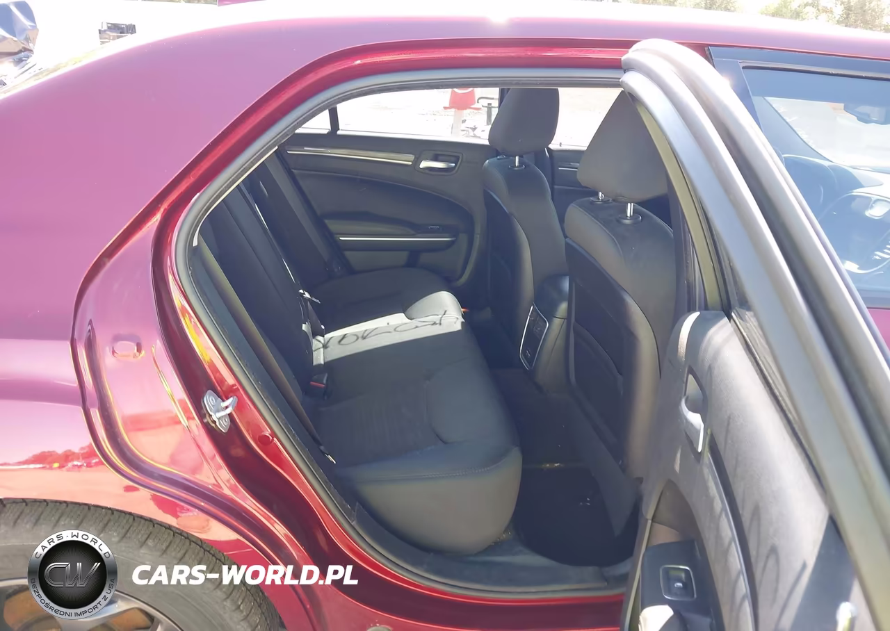 2019 Chrysler 300 Touring Awd VIN:2C3CCARG4KH603661 - 8