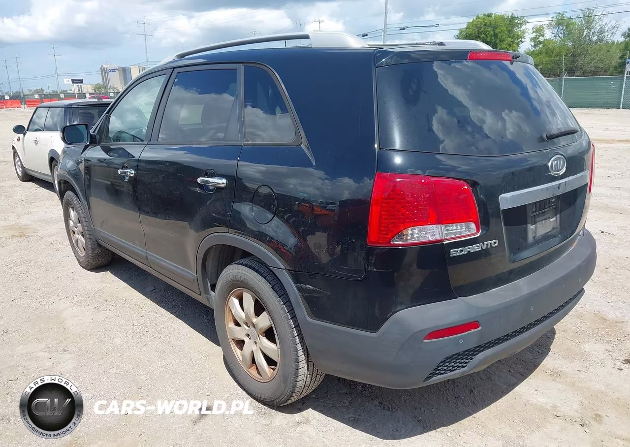 2011 Kia Sorento Lx VIN:5XYKT4A10BG118688 - 3