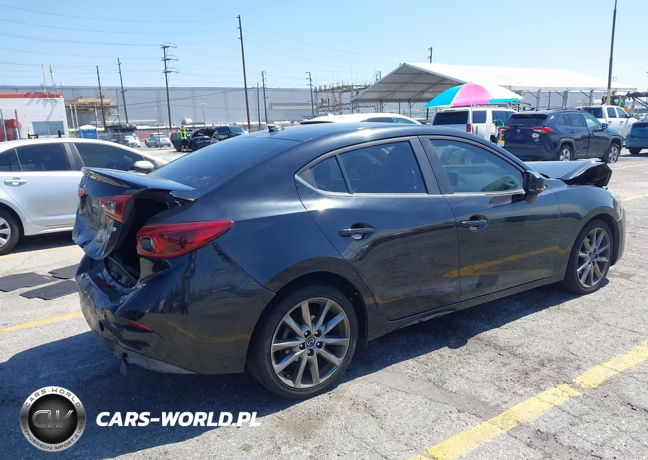 2018 Mazda Mazda3 Grand Touring VIN:3MZBN1W36JM185796 - 4