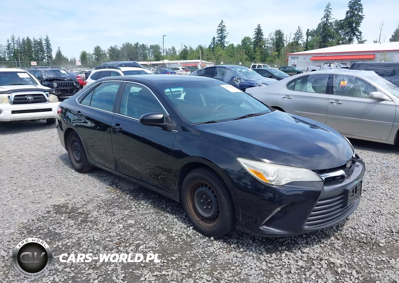 2015 Toyota Camry Le – zdjęcie 1 z 18