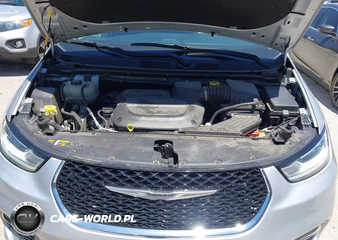 2024 Chrysler Pacifica Touring L VIN:2C4RC1BG6RR172583 - 10