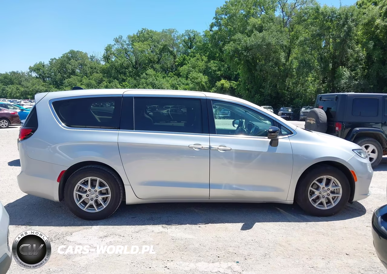 2024 Chrysler Pacifica Touring L VIN:2C4RC1BG6RR172583 - 13